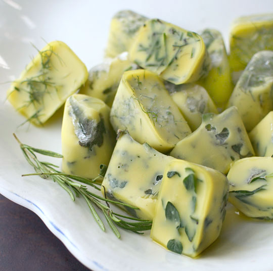 freeze-herbs-in-olive-oil-173648